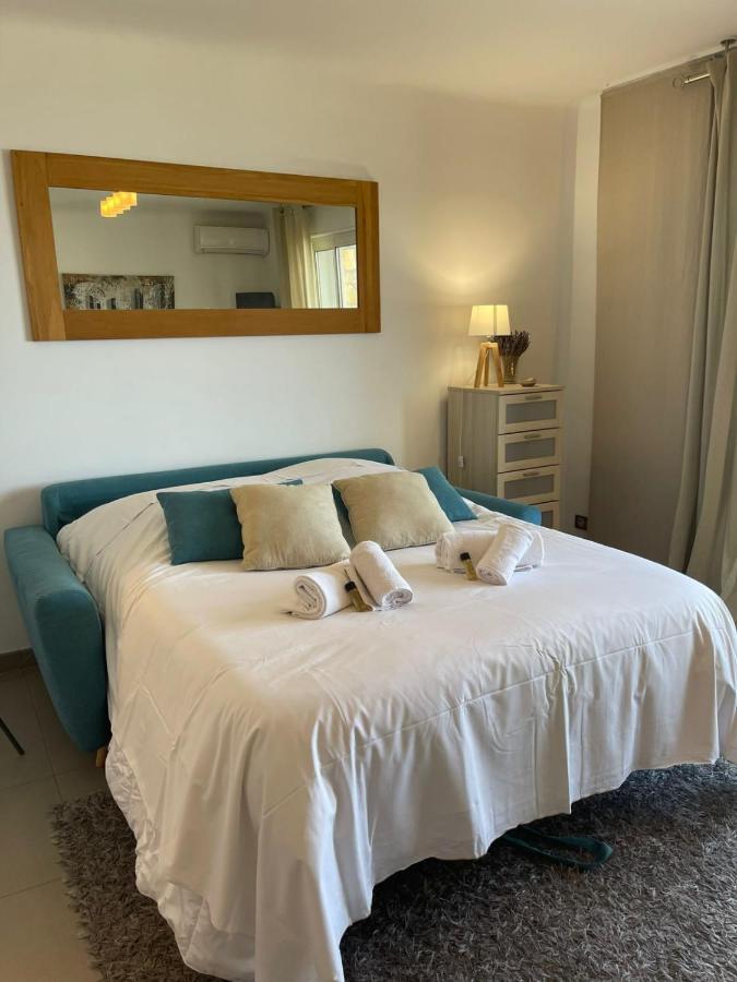 Fully Equipped Beachfront Studio In The Heart Of The City Center Bd Leclerc Антиб Экстерьер фото